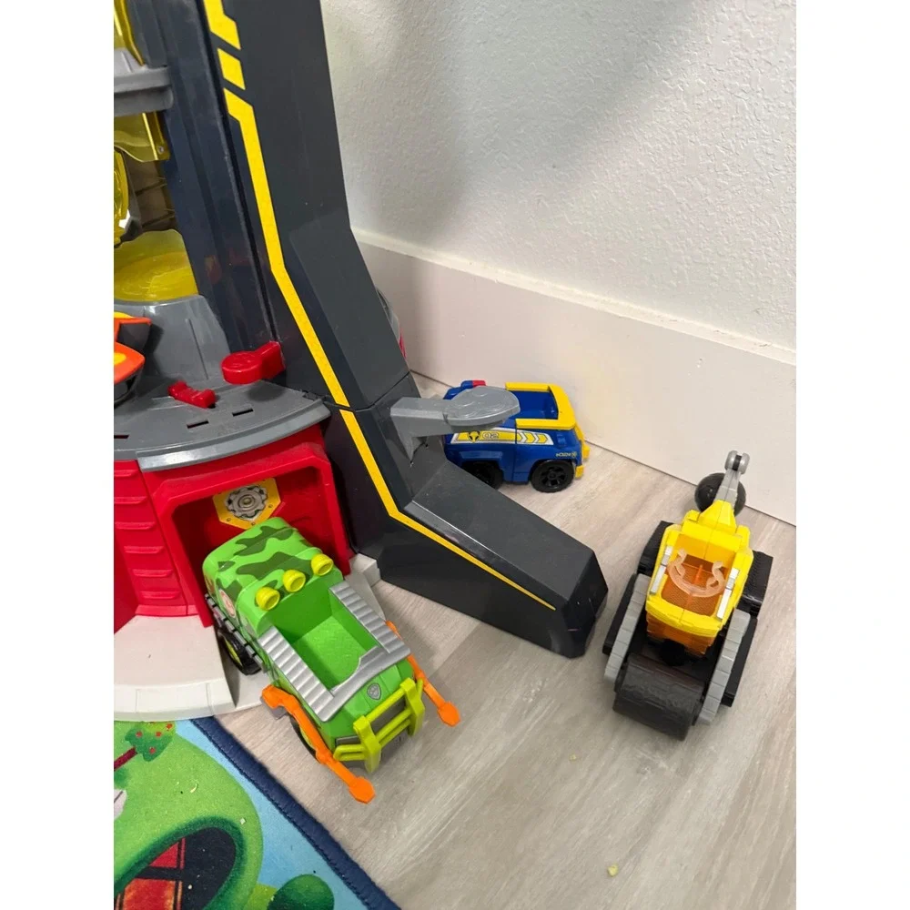 Paw Patrol Lookout Tower Playset‎ with 6 Vehicles